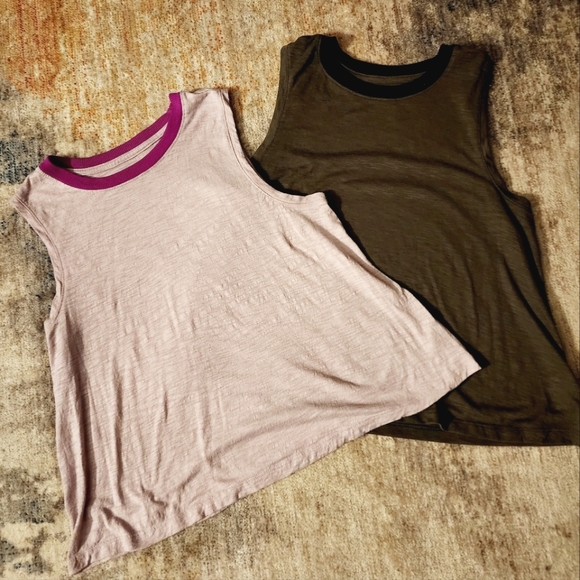 ** 2/$15 ** Bundle of 2 Old Navy Active Muscle Tanks - Picture 1 of 11